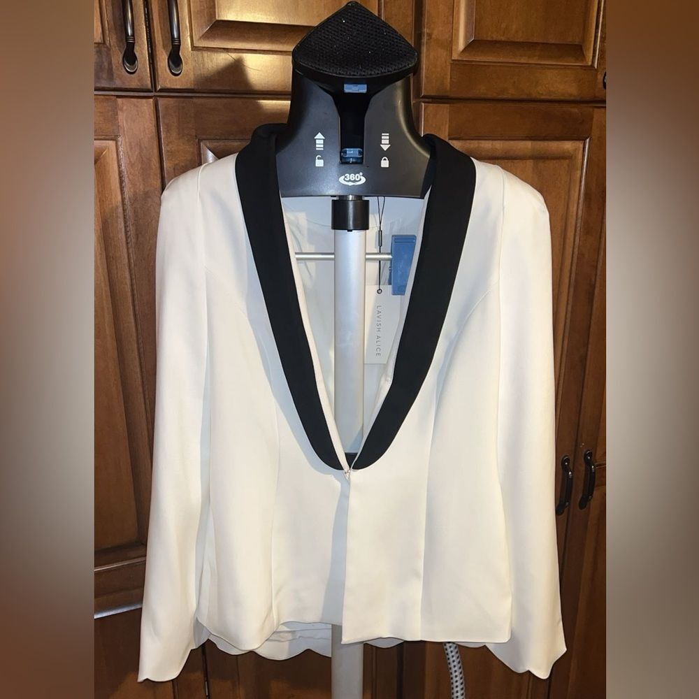 NWT - LAVISH ALICE White Tuxedo Caped Blazer-Slit Sleeve (Wedding Season/Bridal)